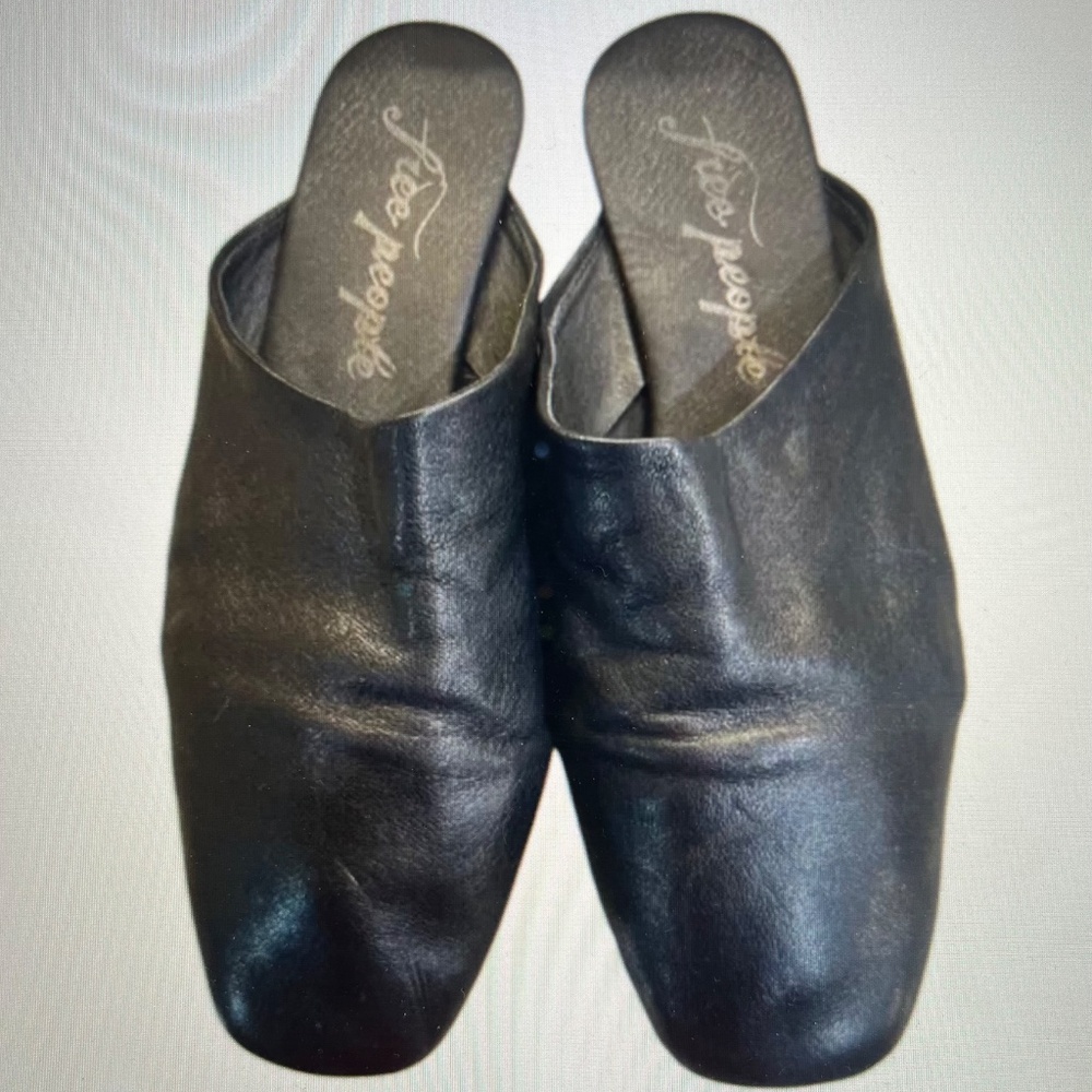 FREE PEOPLE Reese Italian-crafted Leather Slip-On Mules in Black Size 38/7.5 - Picture 3 of 4